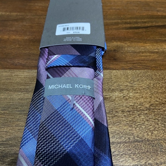 MICHAEL KORS TIE & POCKET SQUARE SET - Picture 7 of 10